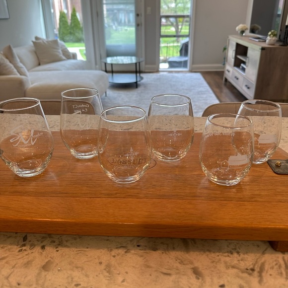 6 Stemless Wine Glasses - Picture 2 of 5
